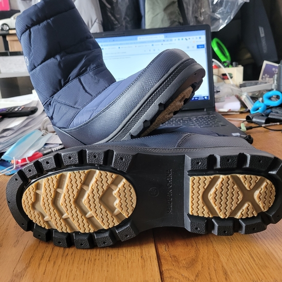 Man's Snow Boots - Picture 8 of 9